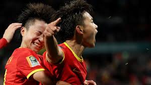 中超官方发2025赛季前四排名走势图：榜首共12次易主